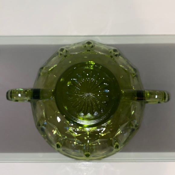 Vintage Glass Green Two Handled Nappy Scalloped Berry Bowl w/Fairfield Pattern - Picture 3 of 4